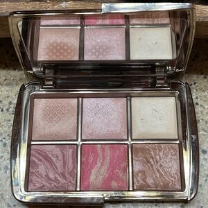 Hourglass Ambient lightning edit